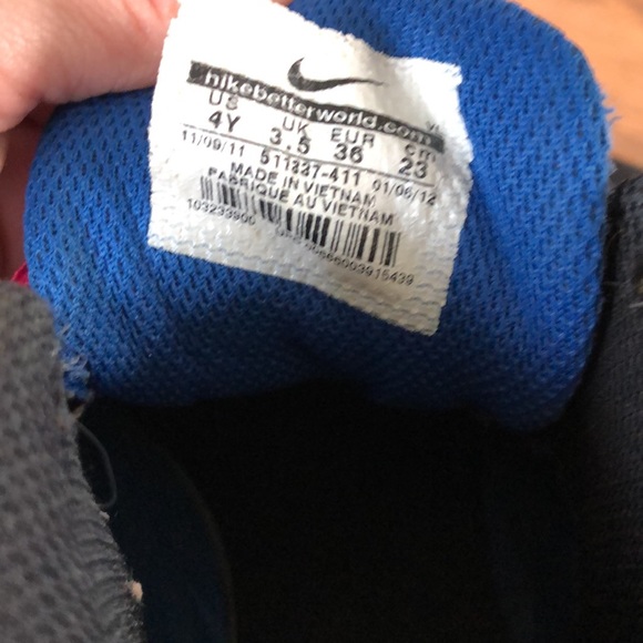 Nike Kids Cleats Size 4 - Picture 6 of 8